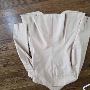 Etienne  Aigner. vintage cream blazer. Made In Hong Kong. Size 8.